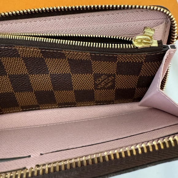 Authentic Gently Used Louis Vuitton Clémence Wallet. Damier Rose Ballerine Pink - Picture 7 of 9